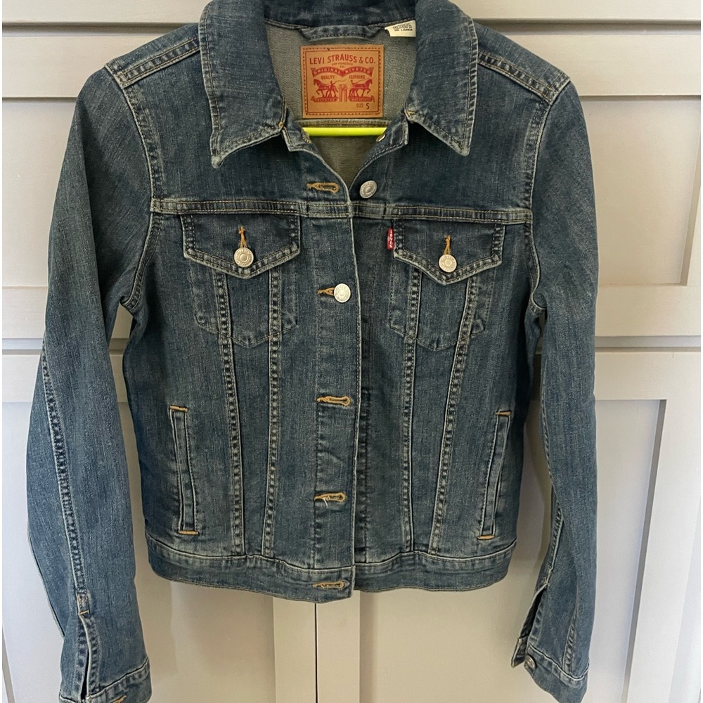 Women’s Levi denim jacket size small.